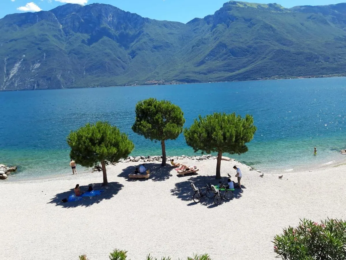 Garden Residence appartamento con terrazzo e piscina Desenzano del Garda