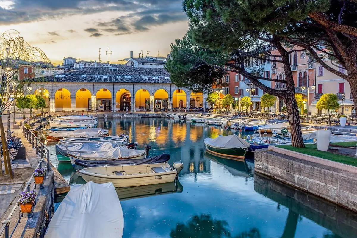 Garden Residence appartamento con terrazzo e piscina Desenzano del Garda