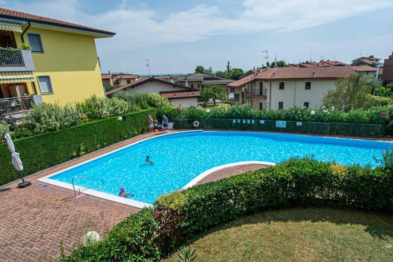 Garden Residence appartamento con terrazzo e piscina Desenzano del Garda