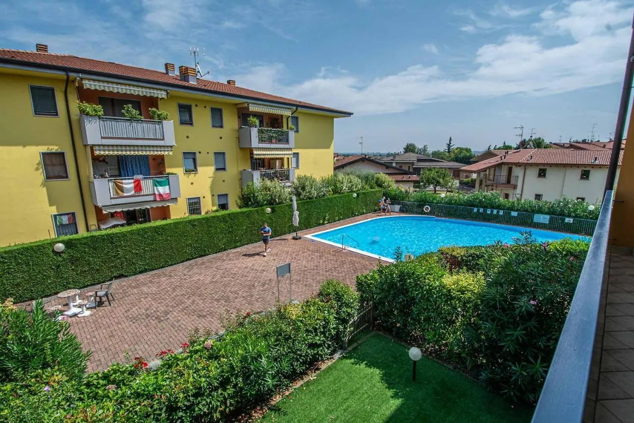 Garden Residence appartamento con terrazzo e piscina Desenzano del Garda 0*,