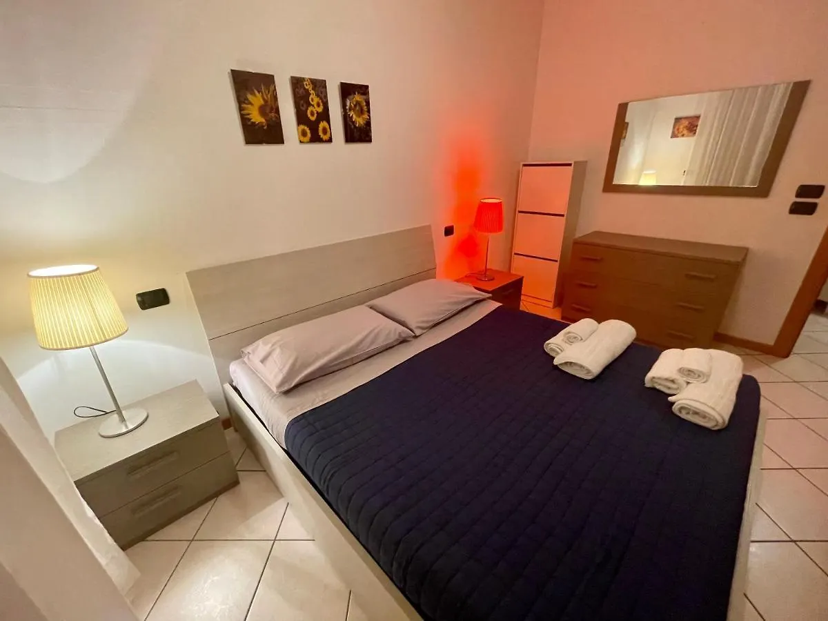 Garden Residence appartamento con terrazzo e piscina Desenzano del Garda Italia