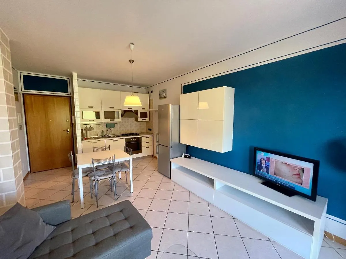Garden Residence appartamento con terrazzo e piscina Desenzano del Garda
