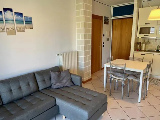 Garden Residence appartamento con terrazzo e piscina Desenzano del Garda Italia