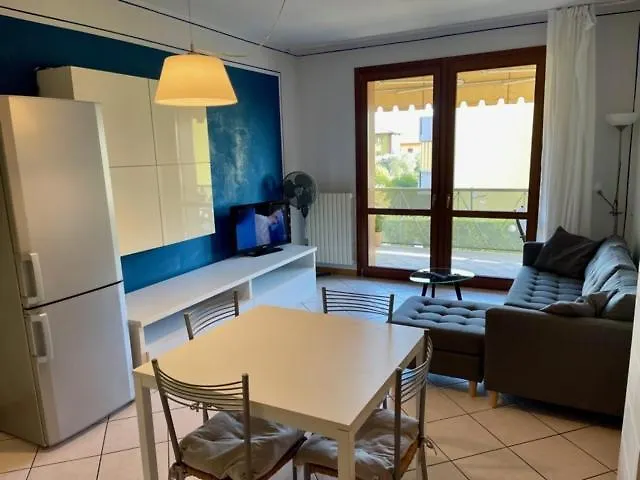Garden Residence appartamento con terrazzo e piscina Desenzano del Garda Italia