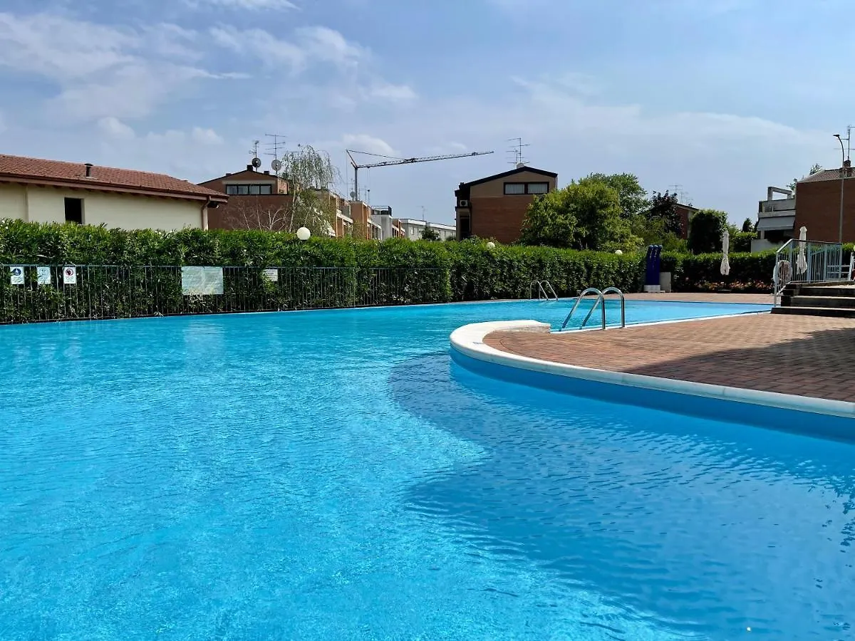 Garden Residence appartamento con terrazzo e piscina Desenzano del Garda Italia