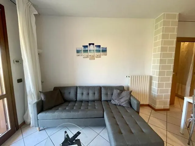 Garden Residence appartamento con terrazzo e piscina Desenzano del Garda