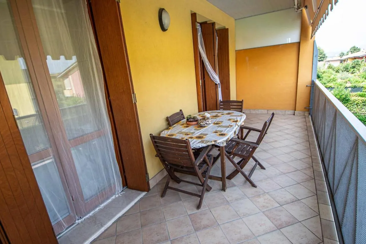 Garden Residence appartamento con terrazzo e piscina Desenzano del Garda Italia