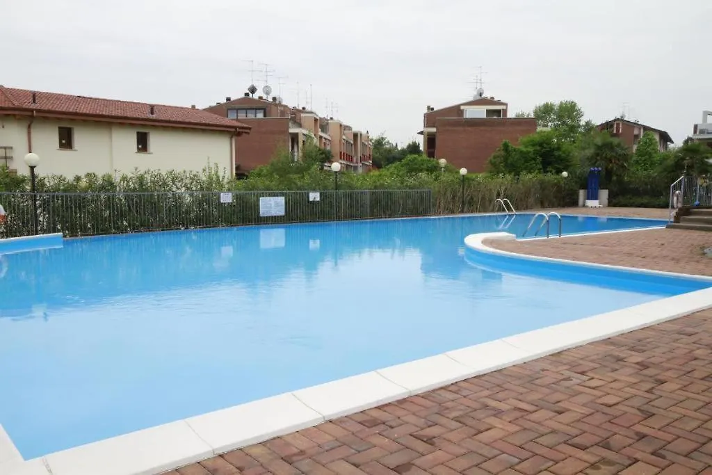 Garden Residence appartamento con terrazzo e piscina Desenzano del Garda