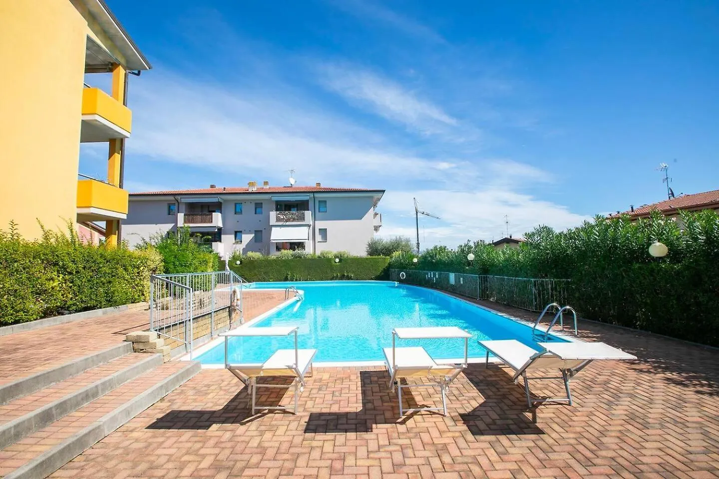 Garden Residence appartamento con terrazzo e piscina Desenzano del Garda