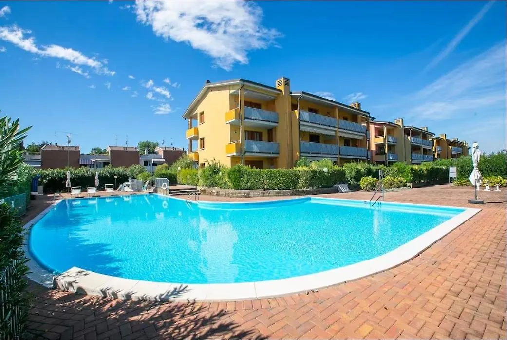 Garden Residence appartamento con terrazzo e piscina Desenzano del Garda